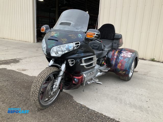 Lot 2-70213 - 2004 Honda GL1800 GOLD WING Motorcycle Other