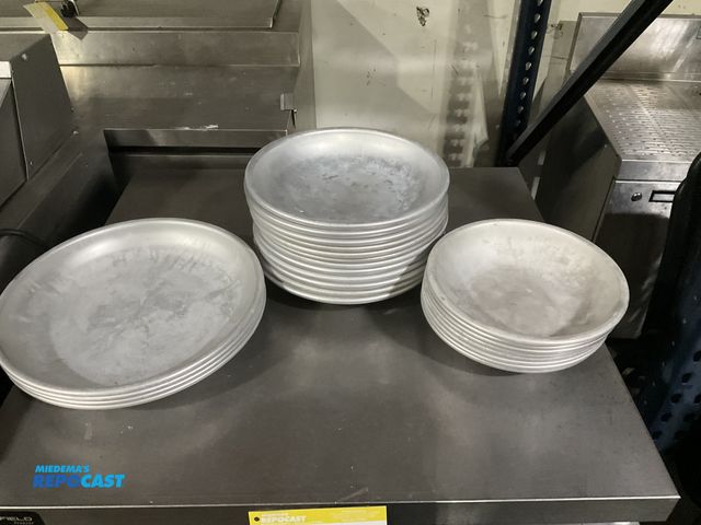 Lot 2-55051 - Lot of aluminum serving bowls. Includes (8) 10”, (12) 12” and (4) 14” bowls.