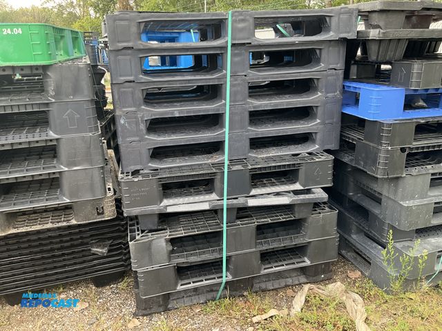 Lot 2-27383 - Lot of 10 black pallets.