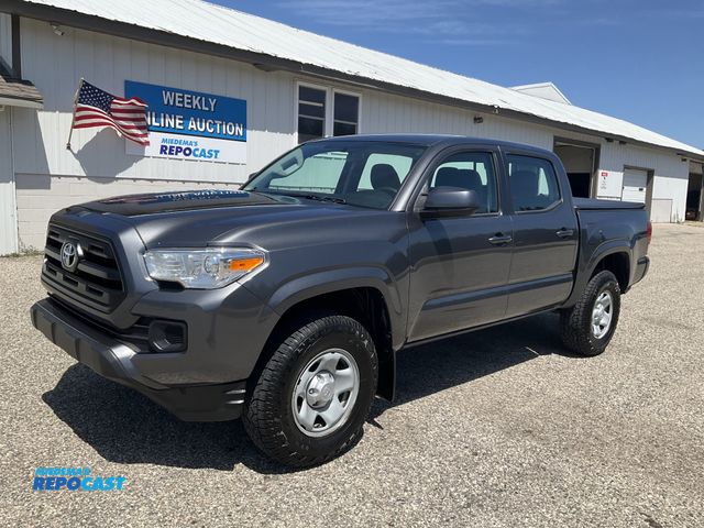 Lot 2-61803 - 2017 Toyota Tacoma SR5 Double Cab V6 6AT 4WD Double Cab Short Box Pickup Truck 4x4
