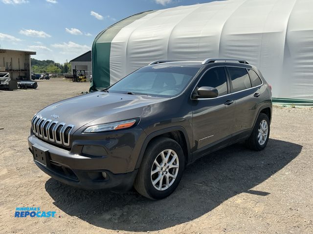 Lot 2-90470 - 2015 Jeep Cherokee Latitude 4WD SUV 4x4