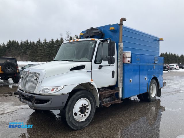 Lot 2-61066 - 2009 International 4300 Series 4X2 Semi Truck