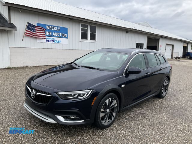 Lot 2-61511 - 2019 Buick Regal Tourx Essence Wagon AWD