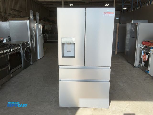 Lot 2-40455 - Scratch & Dent Hisense HRM260N6TSE Refrigerator/Freezer