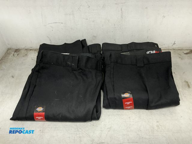Lot 2-93375 - Lot of (4) Pairs of  Dickies Original Fit Pants, Black, 42X30