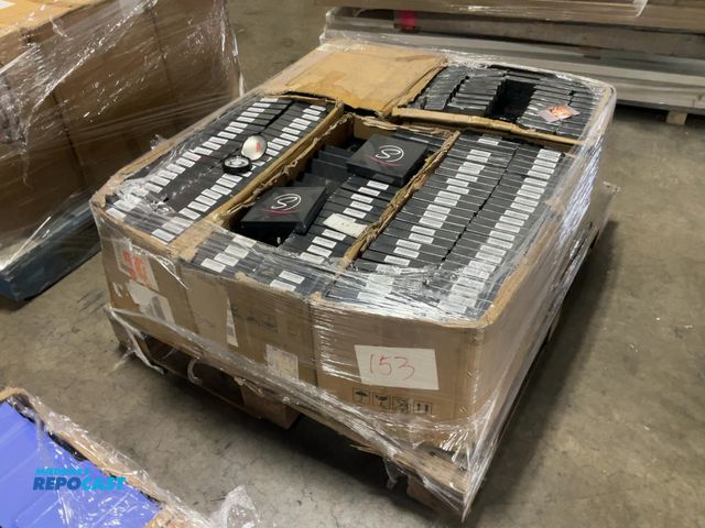 Lot 2-69565 - Skid lot of magnetic fake eyelashes