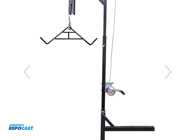 Lot 2-17533 - Deer truck hitch game hoist with winch and adjustable height model#HXCZDJ-12