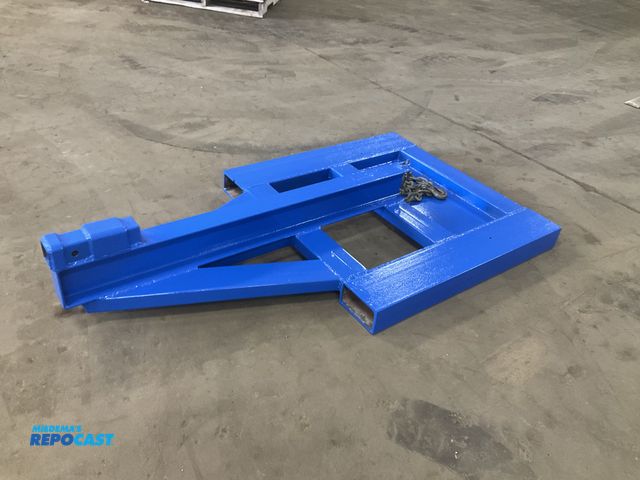 Lot 2-23274 - Heavy Duty Forkable Trailer Spotter Hitch Receiver