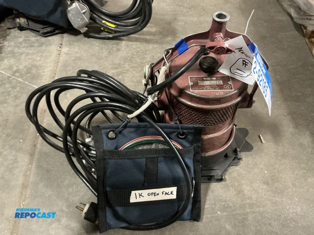 Lot 2-92185 - 1,000 watt Molequartz Mickey-mole type 4081 studio fixture spotlight S/n 13752