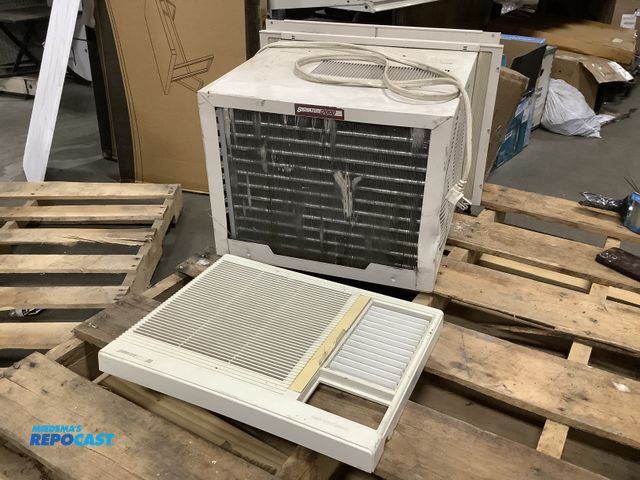 Lot 2-99168 - Signature 2000 KMJ-5819 Window AC Unit Mini split 115V