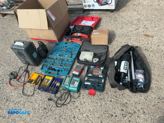 Lot 2-40492 - Lot of assorted tools including drill bits, electric utility heater, Goingmake Concealed Hinge Jig, ...