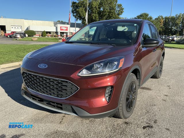 Lot 2-33402 - 2021 Ford Escape SE SUV 4x4