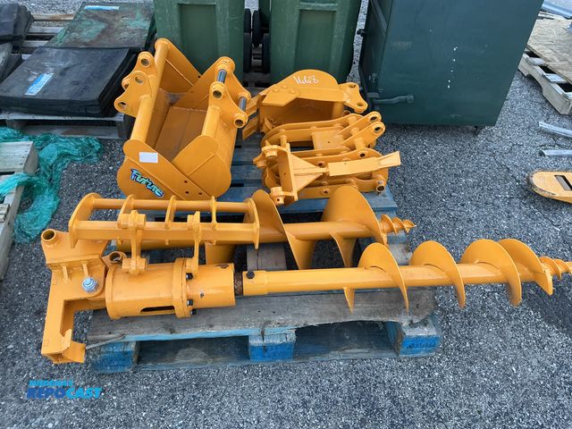 Lot 2-74051 - Mini Excavator Attachment Set