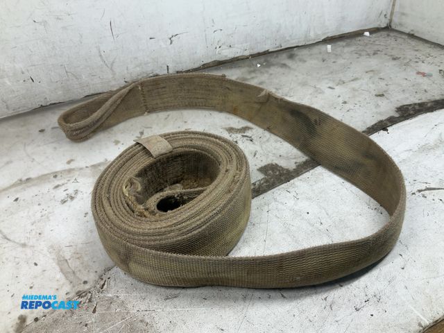 Lot 2-27141 - 4" x 25' tow strap