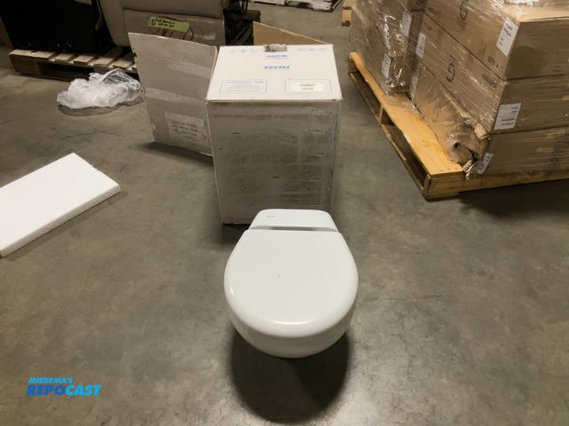 Lot 2-74099 - New Thetford Marine Nano 12 V white toilet