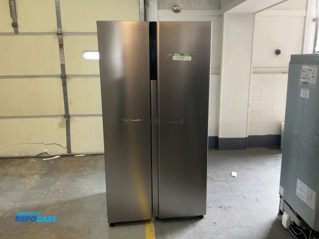 Lot 2-60996 - Scratch & Dent Electric Free Standing Frigidaire  FRSG2115AV Refrigerator/Freezer