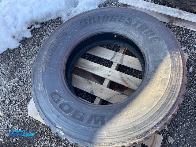 Lot 2-72688 - 1 Recapped Bridgestone 11 R 22.5 tire.