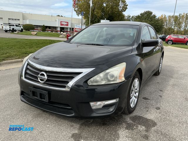 Lot 2-67215 - 2014 Nissan Altima 2.5 S Sedan FWD