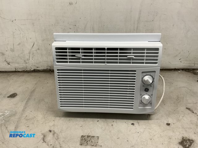 Lot 2-99284 - Air Conditioner 5000 BTU, 15"x18"x15"