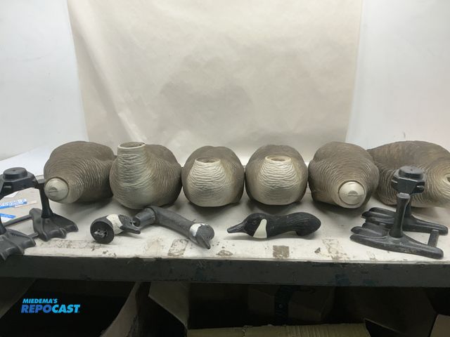 Lot 2-96657 - Lot of 6 decoy ducks with different heads and feet.
