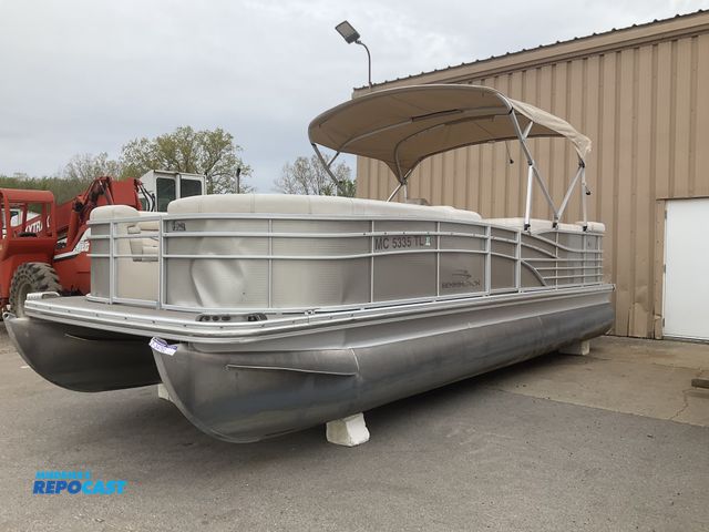 Lot 2-22793 - 2012 Bennington R22 22FT 4IN Pontoon Boat