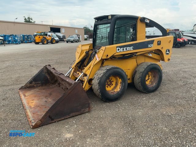 Lot 2-40452 - 2008 John Deere 325 Skid Steer Loader