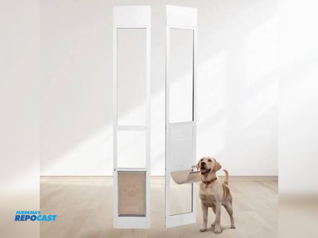 Lot 2-27598 - vevor dog door for sliding door