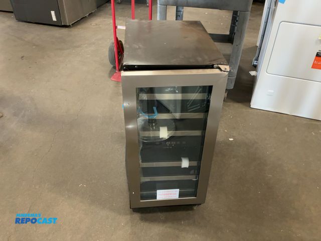 Lot 2-67703 - Scratch & Dent Vinotemp EL-WCU113-03 28-Bottle Dual-Zone Wine Cooler