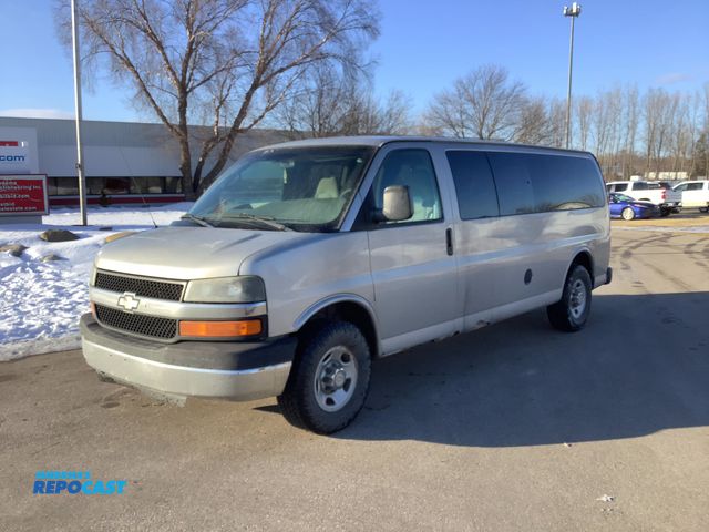 Lot 2-40272 - 2007 Chevrolet Express LS 3500 Extended Passenger Van RWD