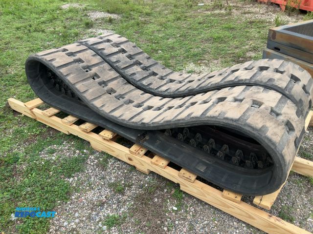 Lot 2-27143 - lot of bobcat "c" pattern loader tracks 400x86x50, wide track 18". pulled from 2022 T66 unit
