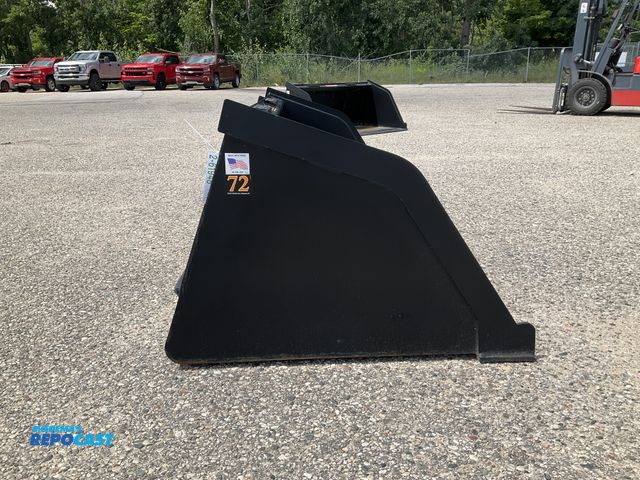Lot 2-61948 - New Tomahawk 72" Snow/ Mulch Bucket Quick Attach Welded on High Carbon Cutting Edge