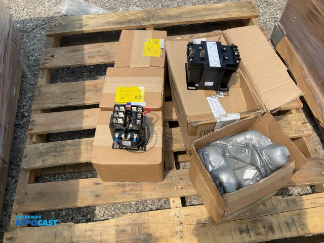Lot 2-64229 - Skid lot of 4. Industrial control transformers. 2hps imperator machine tool industrial transformer.