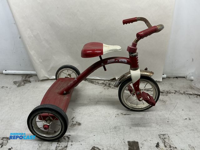 Lot 2-96652 - Radio flyer pedal tricycle.