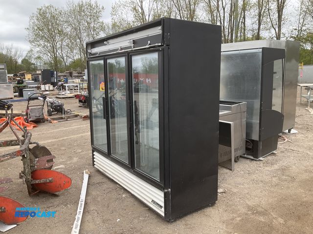 Lot 2-35325 - Grocery store freezer with 3 doors.