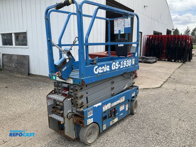 Lot 2-61744 - Genie GS-1930 Scissor Lift