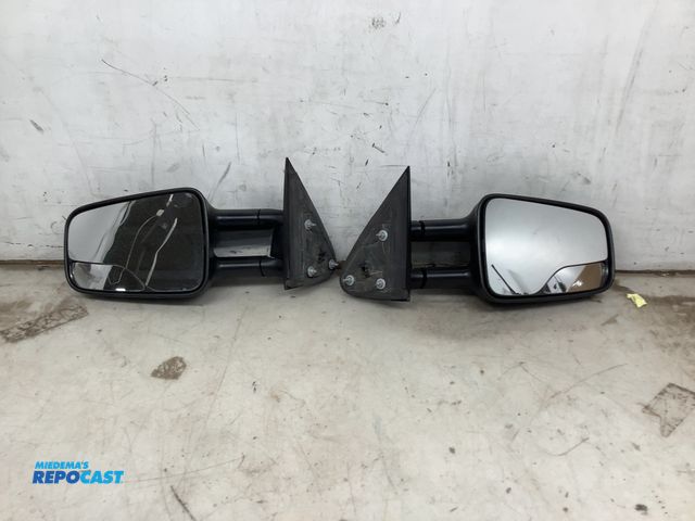 Lot 2-35930 - Pair of Extendable Mirrors for 2002 Chevy/GMC