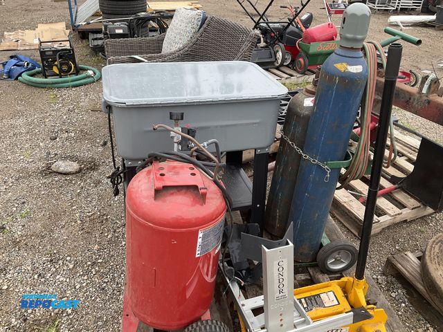 Lot 2-33615 - (2) oxygen tanks with a carrier cart (1) 3 ton rapid lift hydraulic jack (1) Condor pitstop trailer ...