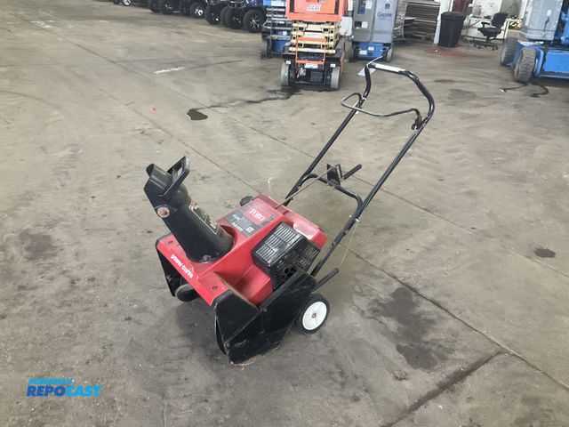 Lot 2-33565 - Toro CCR 3000 GTS Snowblower