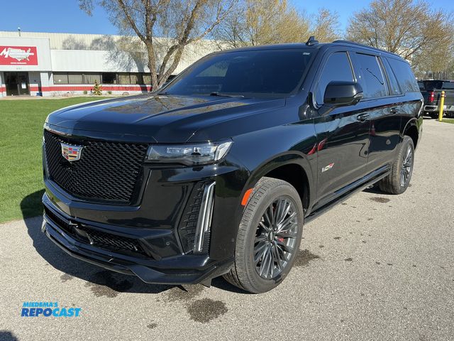 Lot 2-43022 - 2023 Cadillac Escalade ESV V SUV 4x4