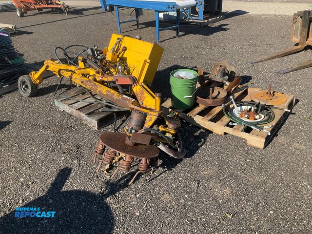 Lot 2-20036 - Weed Badger Model 2550-SS Orchard Weeder / Cultivator, 3-point, hydraulic arm with hydraulic rotatin...
