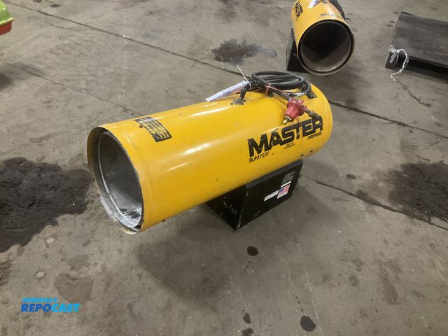 Lot 2-33304 - Master 375,000 Btu propane heater with built in thermostat