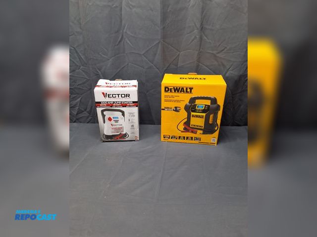 Lot 2-36799 - (1) VECTOR 1000AMP JUMPSTARTER AND (1) DEWALT 1600 PEAK AMP JUMPSTARTER