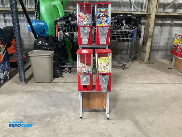 Lot 2-90992 - 4 Northwestern Gumball Machine Coin Operated