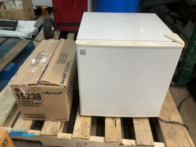 Lot 2-16359 - Lot of GE GMR02AAMAWW mini-fridge and (14) Libby Duratuff glass cups
