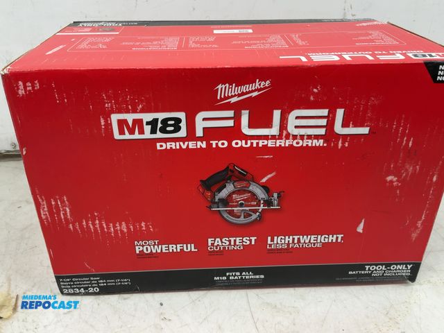 Lot 2-96895 - Milwaukee M18 FUEL 18V Lithium-lon Brushless Cordless 7-1/4 in. Circular Saw (Tool-Only)