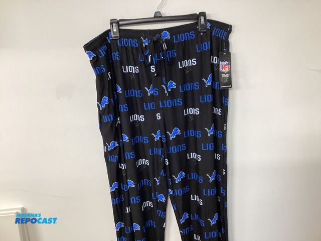 Lot 2-67334 - New Detroit Lions sweatpants/sleepwear with drawstring. Official NFL team apparel. Size 2XL.