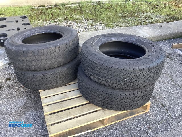 Lot 2-93260 - Lot of (4) good year m+s 265/70R18 116T wrangler territory AT/S