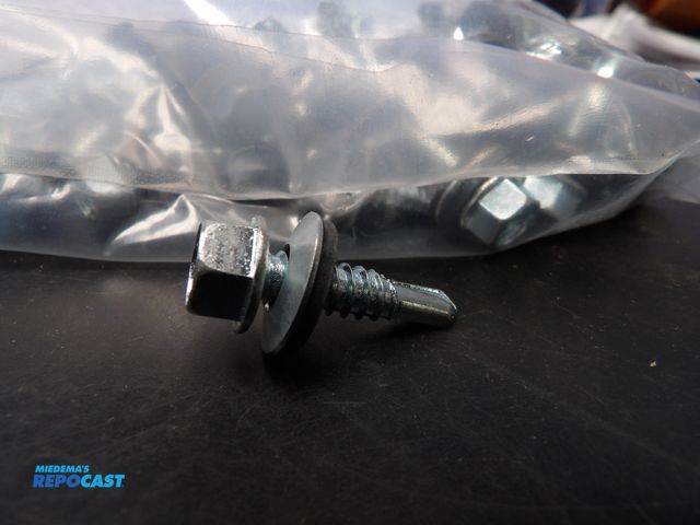 Lot 2-58268 - lot of (1100) new 14X1 Self Drilling Screws w/ NED BOND HEX washer, zinc 100 per bag, 11 bags total