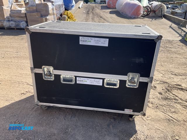 Lot 2-33343 - Heavy duty everlink dual flat screen TV flight lockable case with 46” sunbrite AV000553 case approx....
