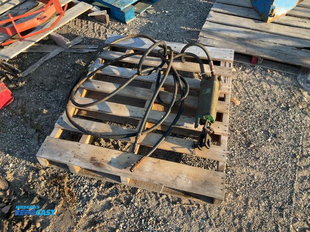 Lot 2-33236 - John Deere farm tractor implenent hydraulic cylinder, hoses in original Condition. wish lony Univers...